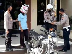 Pemotor Berhelm Rice Cooker Dilepas Polisi Usai Dapat Helm SNI