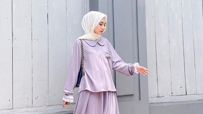 5 Ide Mix and Match Peter Pan Collar Blouse untuk Hijabers, Tampil Fresh dan Fashionable