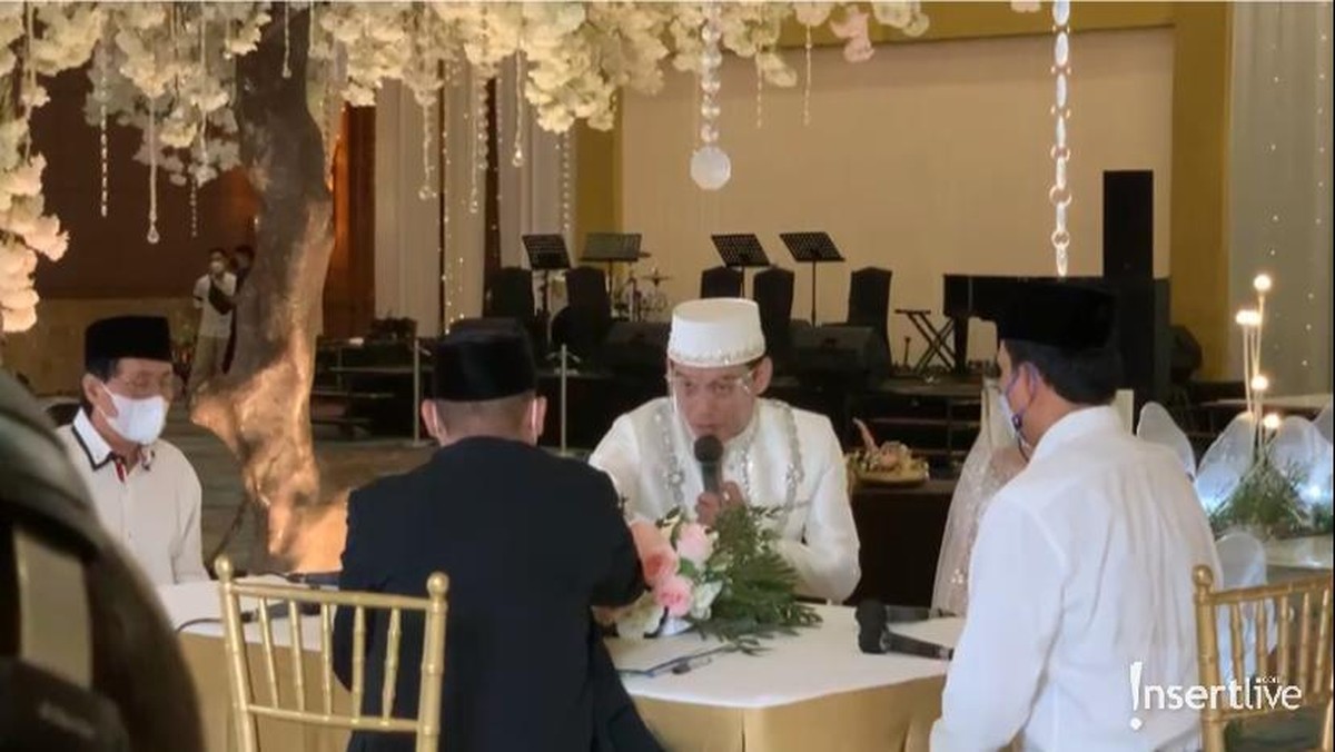 Ifan Seventeen dan Citra Monica telah resmi menikah pada hari ini &lpar;29&sol;5&rpar;&period; Yuk kita intip serba-serbi pernikahan mereka&excl;