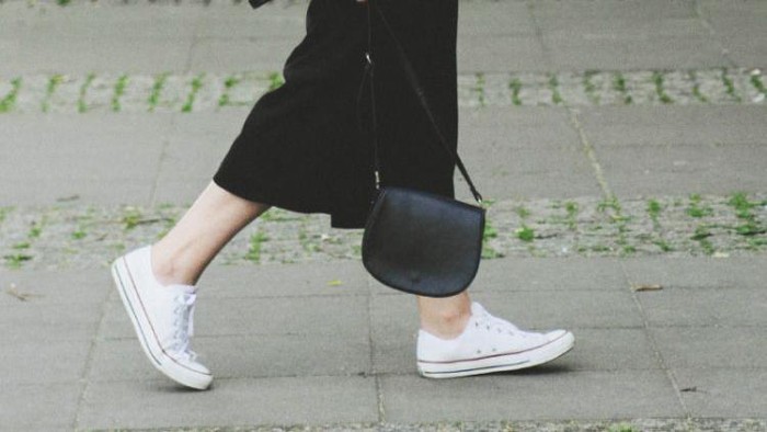 Sneaker Day! Padu Padan Outfit Kece dengan Sneaker Kesayanganmu