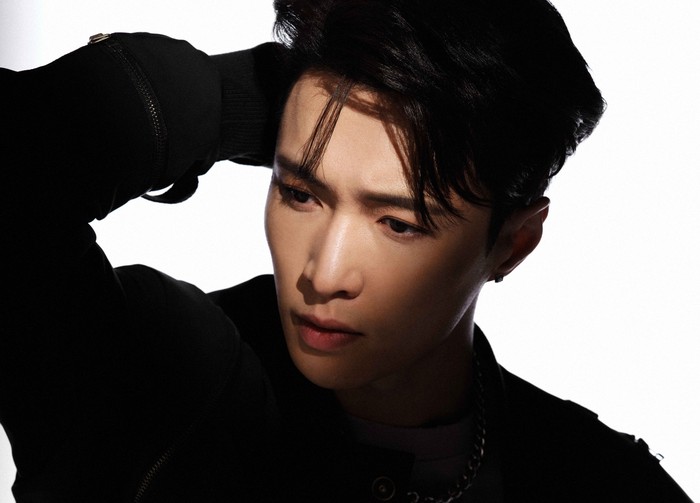 Surprise! Lay dikonfirmasi akan ikut dalam comeback EXO kali ini. Beberapa tahun ini Lay sempat vakum dari kegiatannya bersama EXO karena fokus di China. Kabar ini membuat EXO-L excited dan jadi trending di media sosial / foto: twitter.com/weareoneEXO