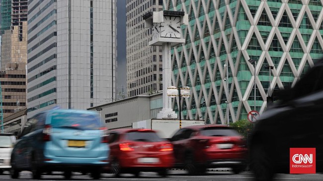 Polda Metro Jaya bakal memasang barrier atau pembatas serta menerjunkan personel di 10 ruas jalan yang disekat selama PPKM mikro 22 Juni-5 Juli 2021.