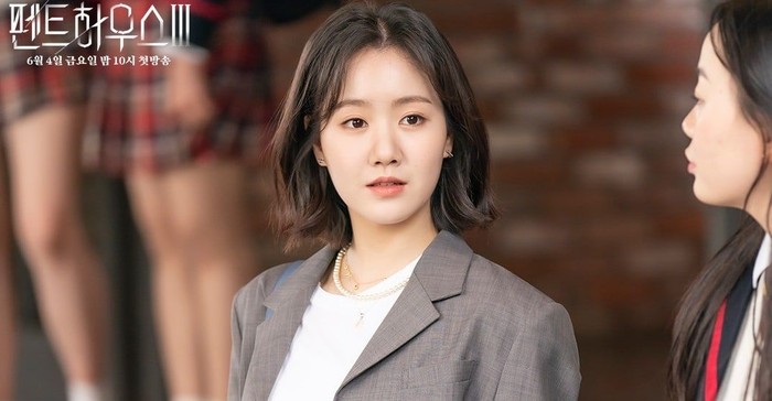 Yoo Je Ni, saingan Bae Ro Na sejak di bangku SMP. Ia sempat berubah menjadi baik terhadap Ro Na. Sayangnya tidak bertahan lama, karena ibunya masuk penjara / foto: instagram.com/sbsdrama.official
