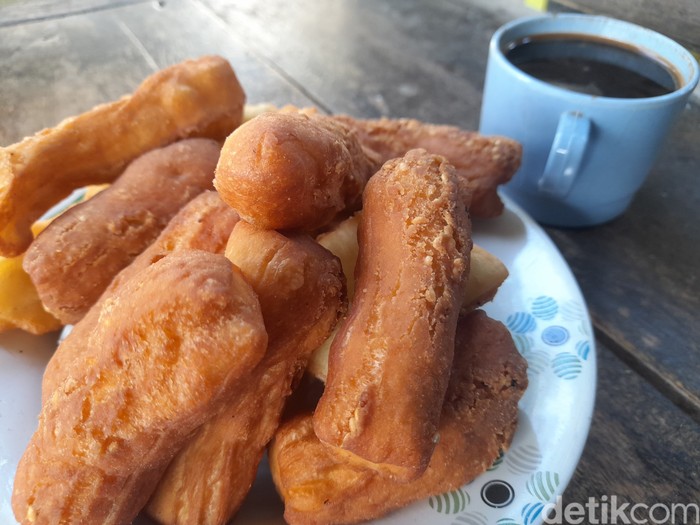 Sebelum Tenar Sebagai Odading, Jajanan Ini Disebut Kontol Pesok