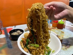 Bakmi Bangka Enak Murah, Ada yang di Dalam Tempat Cuci Mobil