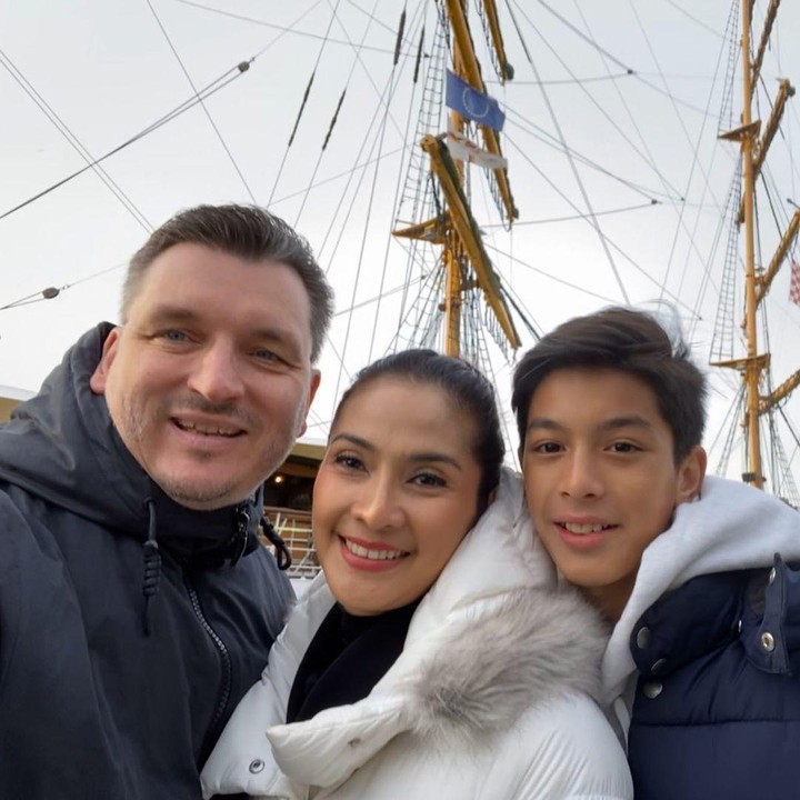 <p>Maudy Koesnaedi dan Frederik begitu menyayangi putra semata wayang mereka. Apalagi Eddy baru hadir setelah mereka menati momongan selama enam tahun usai menikah. (Foto: Instagram: @maudykoesnaedi)</p>