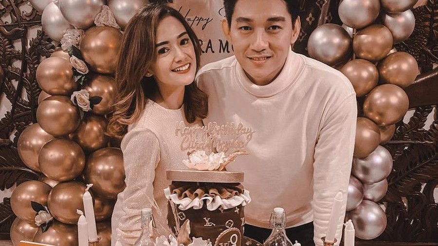 Resmi Menikah, Ini Momen Ifan 'Seventeen' dan Citra Monica saat Makan Malam Romantis Resmi Menikah, Ini Momen Ifan 'Seventeen' dan Citra Monica saat Makan Malam Romantis