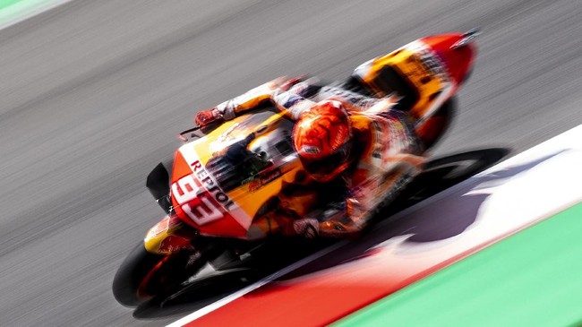 Marc Marquez mengaku teringat Jason Dupasquier usai terjatuh di MotoGP Italia, Minggu (30/5).