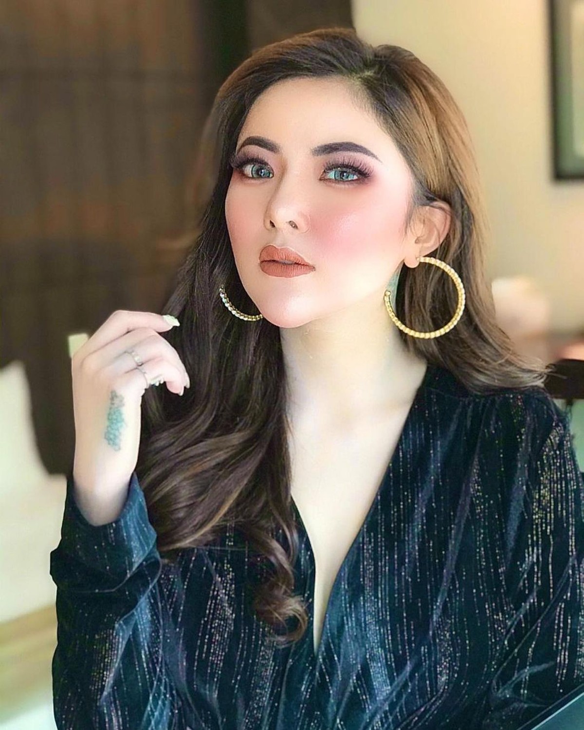 Ayu Aulia mengaku ingin menjadi istri kedua Vicky Prasetyo di video YouTube miliknya&period; Yuk kita intip sosok model seksi ini&excl;