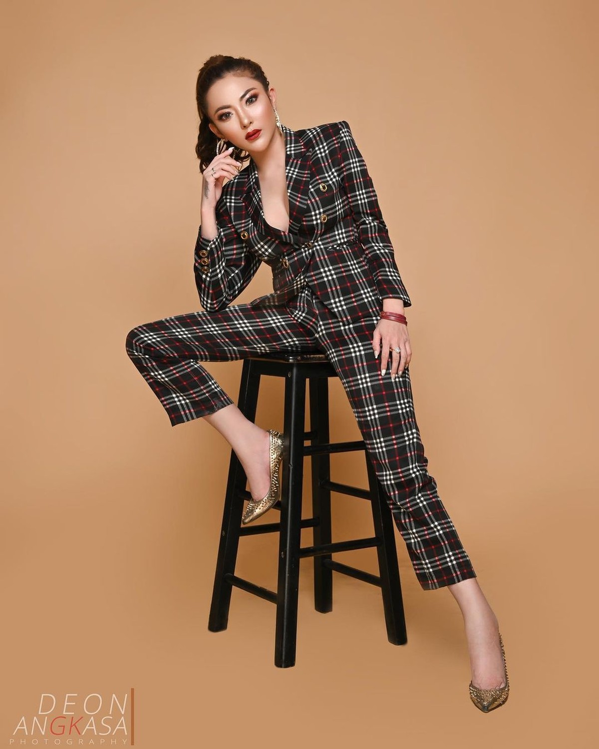 Ayu Aulia mengaku ingin menjadi istri kedua Vicky Prasetyo di video YouTube miliknya&period; Yuk kita intip sosok model seksi ini&excl;