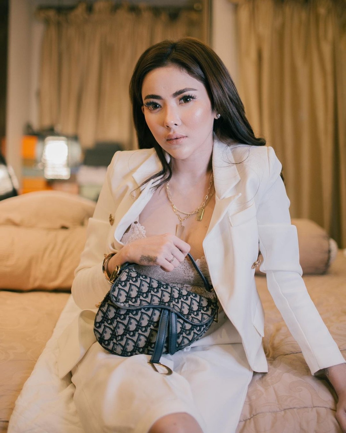 Ayu Aulia mengaku ingin menjadi istri kedua Vicky Prasetyo di video YouTube miliknya&period; Yuk kita intip sosok model seksi ini&excl;