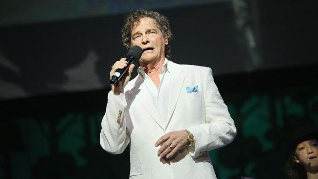 Musisi BJ Thomas yang terkenal akan lagu legendaris Raindrops Keep Fallin' on My Head meninggal dunia karena kanker paru-paru pada usia 78 tahun.