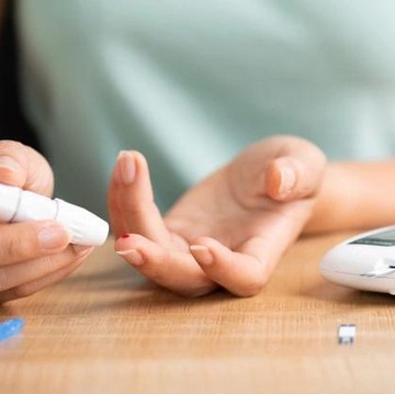 img-title Gejala Kolesterol Tinggi yang Mudah Dilihat pada Mata dan Kaki! Bisa Terjadi pada Anak Muda Juga