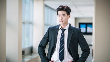 img-title Lee Jong Suk Bantu Anak Panti Asuhan dengan Donasi Rp1,2 Miliar