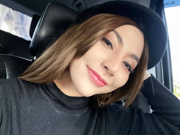 Liza Aditya Lepas Hijab Belum lama hijrah, Liza Aditya putuskan lepas hijab. Yuk kita intip potretnya tanpa hijab!