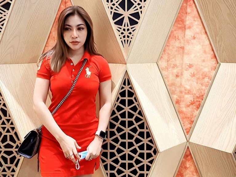 Belum lama hijrah, Liza Aditya putuskan lepas hijab. Yuk kita intip potretnya tanpa hijab!