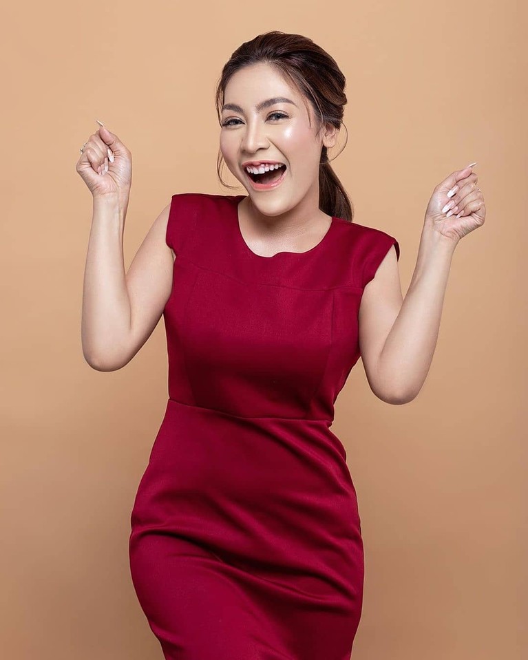 Liza Aditya Lepas Hijab Belum lama hijrah, Liza Aditya putuskan lepas hijab. Yuk kita intip potretnya tanpa hijab!
