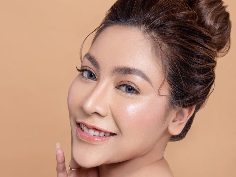 Belum lama hijrah, Liza Aditya putuskan lepas hijab. Yuk kita intip potretnya tanpa hijab!