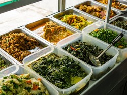 Gokil! 5 Warung Makan Ini Tawarkan Lebih dari 50 Menu Setiap Harinya