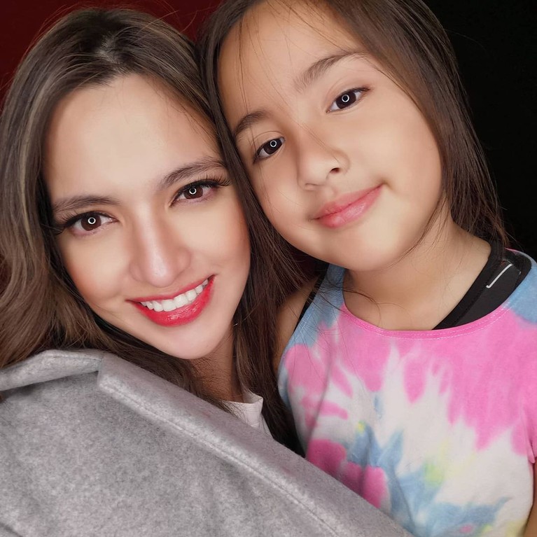 Mikhayla Zalindra Bakrie Mikhayla Zalinda Bakrie, putri Nia Ramadhani dan Ardi Bakrie telah tumbuh dewasa dan cantik. Yuk kita lihat potretnya!
