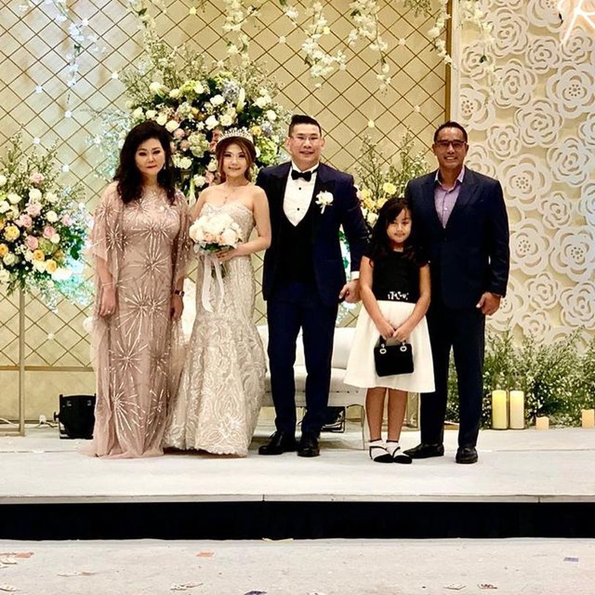 Mikhayla Zalinda Bakrie&comma; putri Nia Ramadhani dan Ardi Bakrie telah tumbuh dewasa dan cantik&period; Yuk kita lihat potretnya&excl;