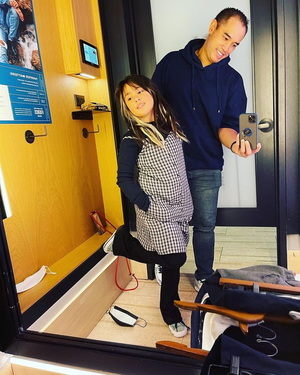 Mikhayla Zalinda Bakrie&comma; putri Nia Ramadhani dan Ardi Bakrie telah tumbuh dewasa dan cantik&period; Yuk kita lihat potretnya&excl;