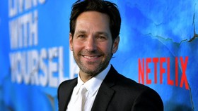 Paul Rudd Mampir ke TPS, Bagi-bagi Minuman dan Camilan