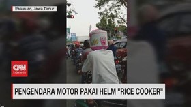 VIDEO: Pengendara Motor Pakai Helm 