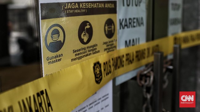 Plaza Kenari Mas, Jakarta Pusat disegel Satpol PP lantaran tak mematuhi aturan PPKM Darurat. Pengelolanya juga diperiksa polisi.