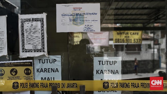 Kepolisian menutup ratusan tempat usaha yang melanggar ketentuan selama PPKM berlaku di sejumlah daerah.