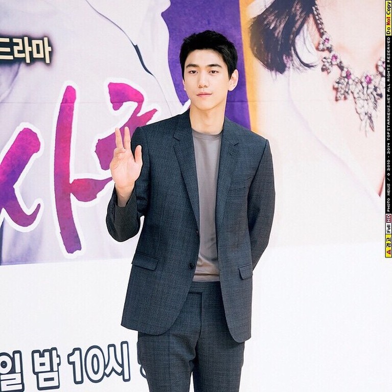 Potret Tampan Sung Joon Aktor Sung Joon bakal comeback akting setelah 4 tahun vakum. Yuk kita intip aktor tampan ini!