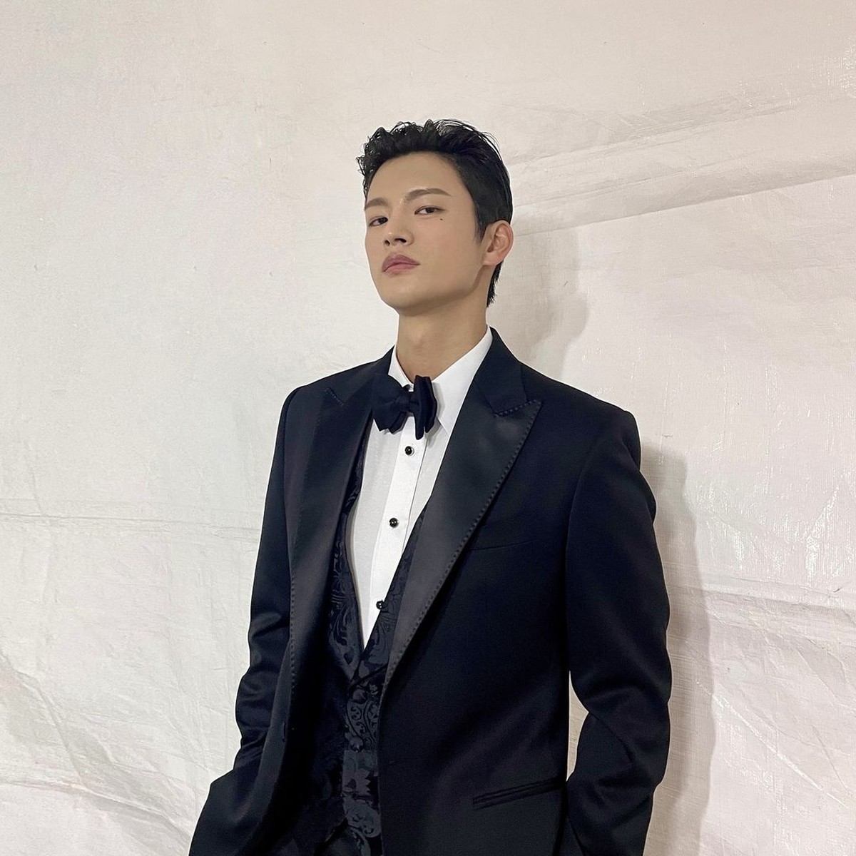 Seo In Guk mengakui wajahnya kerap berubah-ubah&comma; kadang ia terlihat tampan dan kadang terlihat jelek&period; Yuk kita intip bagaimana potretnya&excl;