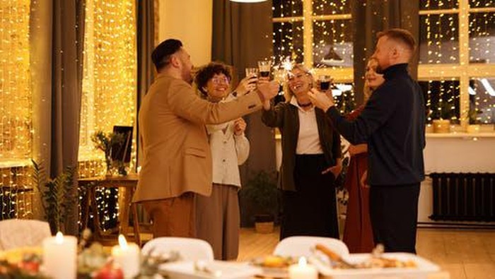 5 Kegiatan Seru yang Bisa Kamu Lakukan Saat Reuni Bareng Teman Lama