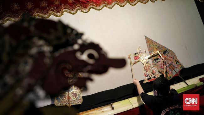 Sudjiwo Tedjo merespons berbagai permintaan tanggapan soal pandangan bahwa wayang haram dalam Islam yang viral di media sosial.