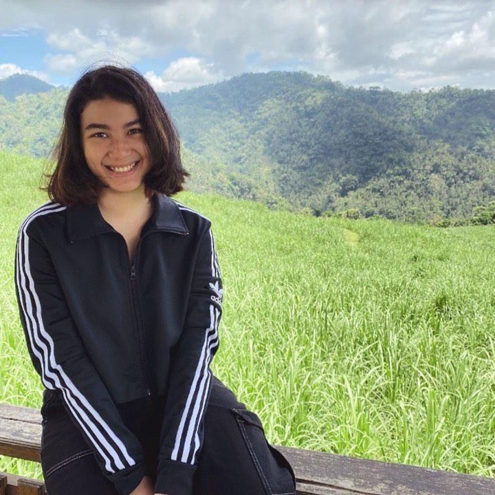 <p>Kecantikan Shalima Hakim menurun dari sang bunda. Ada juga lho netizen yang bilang Shalima mirip Wanda Hamidah. "<em>Mirip banget sama your mom,</em>" tulis akun <em>@fay*****</em>. Menurut, Bunda? (Foto: Instagram @shalimahakim)</p>
