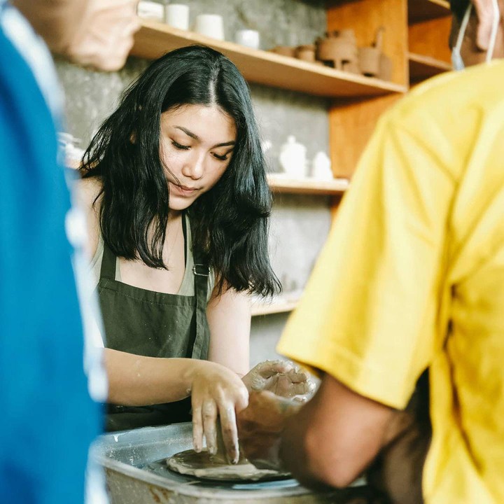 <p>Usia Shalima Hakim saat ini 19 tahun, Bunda. Tepat di hari ulang tahunnya pada 19 April lalu, sang bunda menuliskan ucapan di Instagram. "<em>Happy birthday to my first born 19y ago @shalimahakim,</em>" tulis Wanda Hamidah. (Foto: Instagram @wanda_hamidah)</p>