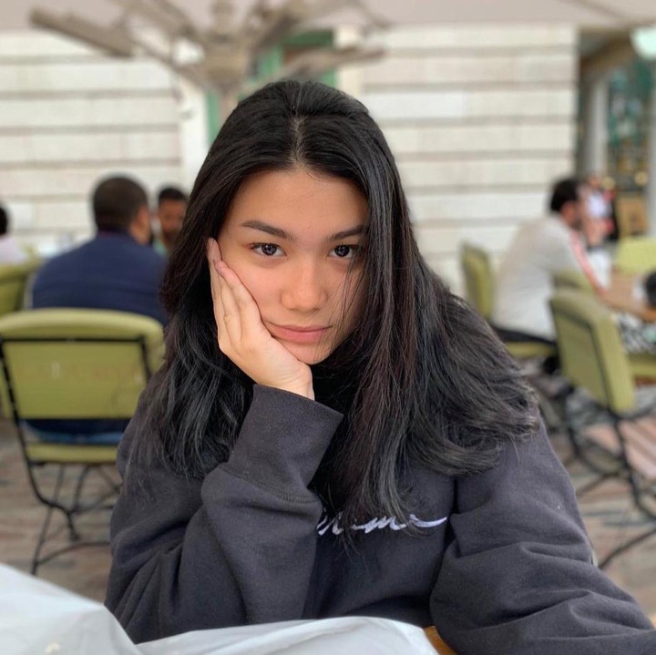 <p>Shalima menempuh pendidikan di Fakultas Hukum Universitas Gajah Mada (UGM), Yogyakarta. Wanda Hamidah mengaku bangga saat putri sulungnya diterima kuliah di sana, pada Maret 2020. "<em>I wana congrat my baby girl for a new chapter of her life.. she just got accepted in IUP S1 Hukum UGM. Dream big sweetheart,</em>" tutur Wanda di Instagram. (Foto: Instagram @shalimahakim)</p>