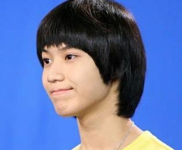 Tahun 2008, Taemin debut bersama SHINee di usia yang belum genap 15 tahun. Ia muncul dengan model rambut jamurnya yang ikonik. Penampilannya yang imut membuat Taemin mendapat banyak cinta sebagai idol pria termuda saat itu / foto: twitter.com/taemin_dyn