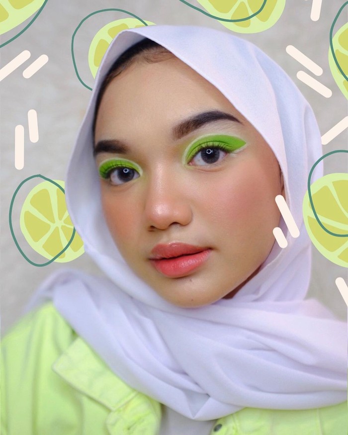 Tak main-main, kreasi makeup dari wanita yang juga memiliki hobi travelling ini membuatnya terlihat semakin memukau. Sama halnya dengan sang kakak, Nadya Aisha juga suka makeup karakter. (Instagram.com/nadyaaisha)