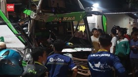 VIDEO: Rekaman CCTV Adu Banteng Truk VS Bus di Demak