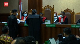 VIDEO: 13 Terdakwa Hadiri Sidang Perdana Korupsi Jiwasraya