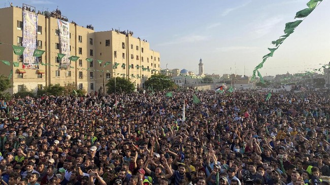 Mayoritas warga Palestina yang tinggal di Gaza adalah pengungsi karena melarikan diri dari pasukan Zionis selama perang pembentukan Israel pada 1948.