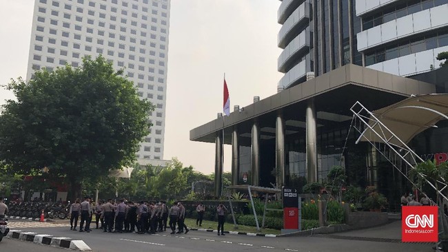 Berikut kronologi kasus penyebaran foto bendera HTI di KPK hingga pemecatan satpam KPK yang mengunggah foto itu.
