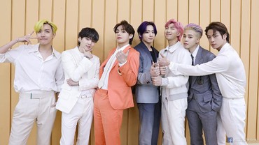 img-title Aset Negara Beda, BTS Lambaikan Tangan Pegang Paspor Diplomatik di Bandara