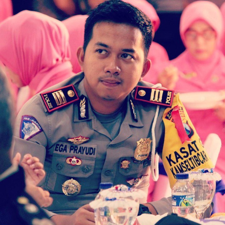<p>Ega Prayudi merupakan seorang perwira polisi. Ia diangkat menjadi Kasatlantas Polres Magetan 1 pada Agustus 2019 lalu. (Foto: Instagram: @eghaprayudi)</p>