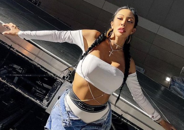 Kalau rekannya yang lain tampil dengan musik pop, Jessi justru sukses dengan genre hiphop-nya. Ia menjadi rapper wanita yang comebacknya paling ditunggu oleh penggemar musik K-Pop / foto: instagram.com/jessicah_o