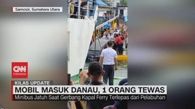 VIDEO: Mobil Masuk Danau, 1 Orang Tewas