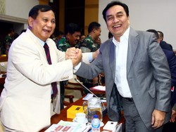 Manuver Effendi Simbolon: Serang Prabowo, Capreskan Puan