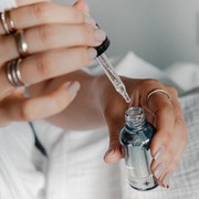 Menolak Tua dengan 5 Serum Retinol Terbaik dari Brand Lokal