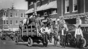 FOTO: Potret Sejarah Kelam Pembantaian Ras di Tulsa